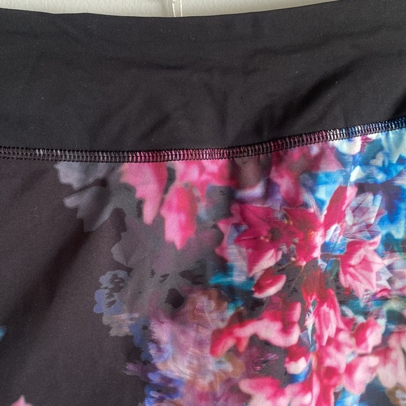 Lululemon Run: Pace Setter Skirt (Regular) size 4
Spring Has Sprung Multi Black - Picture 8 of 13